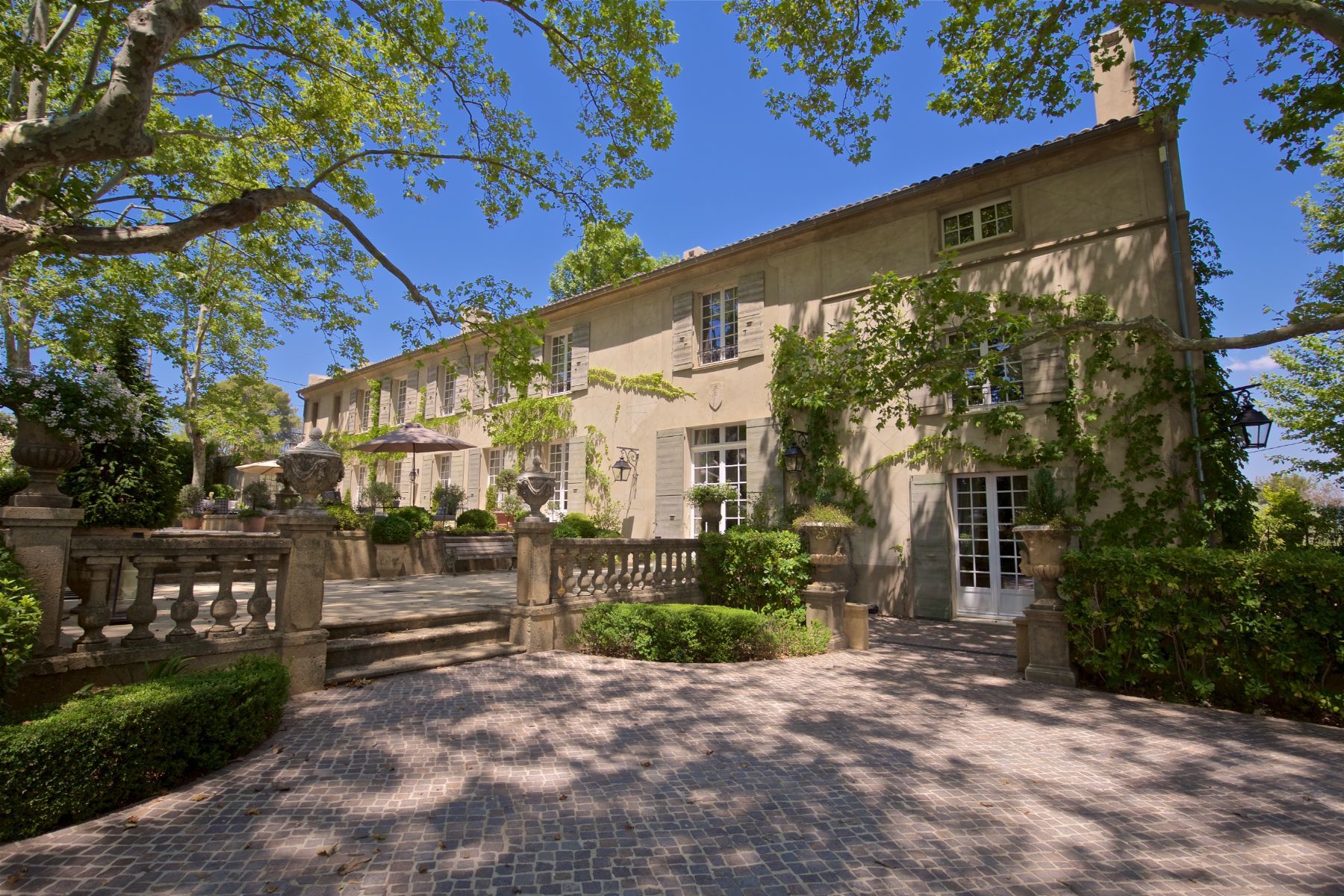 Domaine de Beau-Fleurs villa photo.